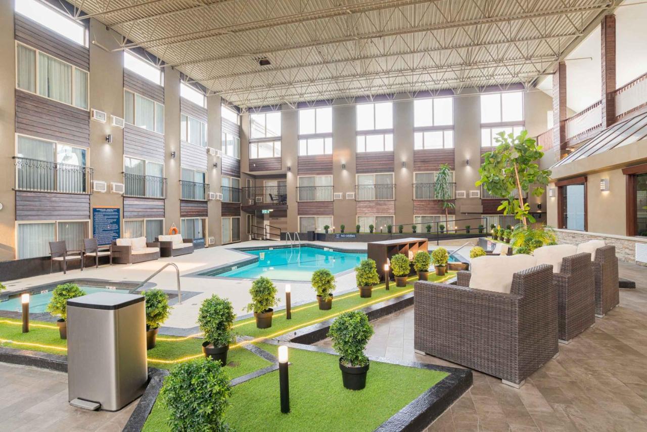 Sandman Hotel Edmonton West Ngoại thất bức ảnh